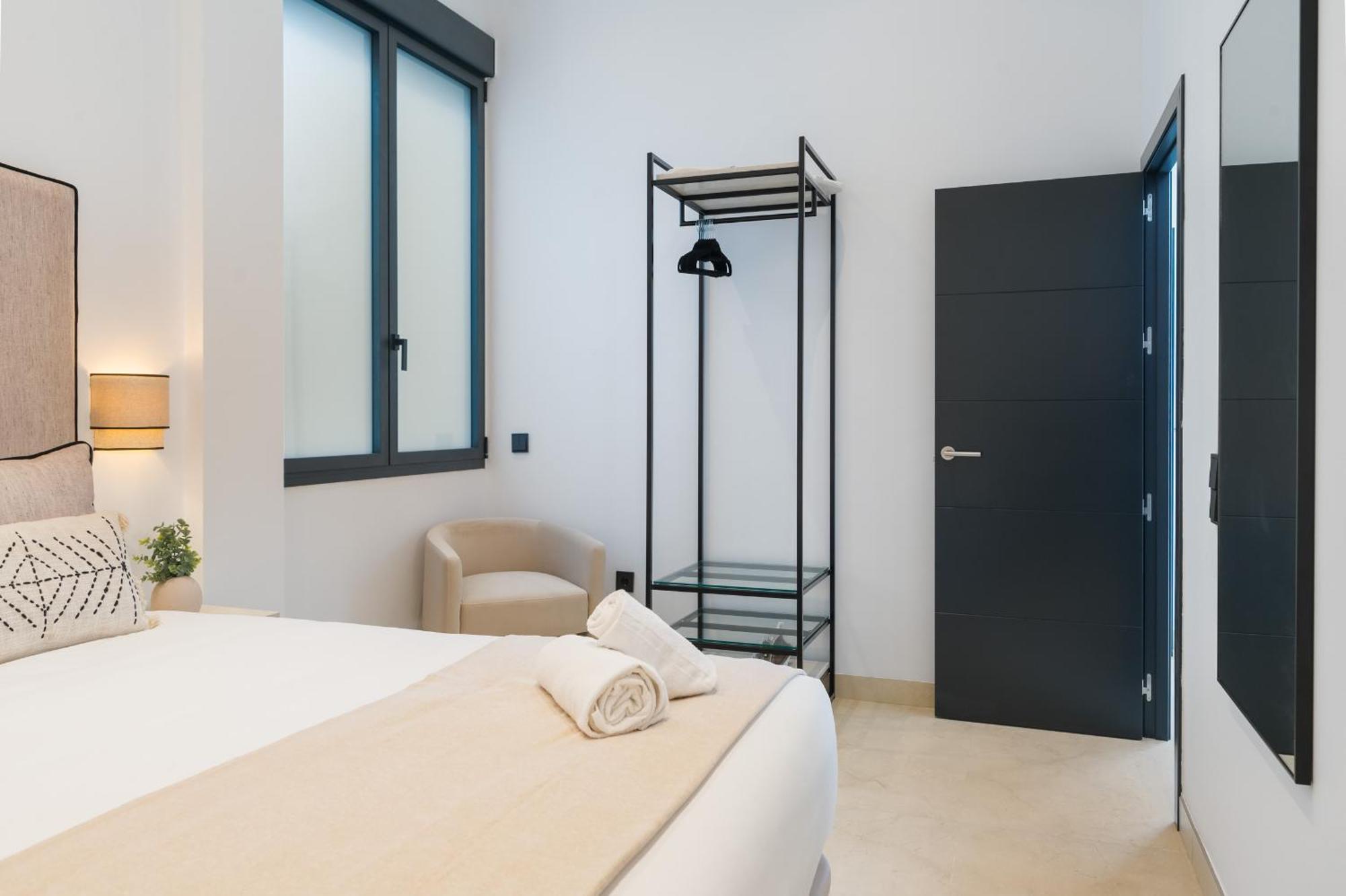 New Design Apartment - Private Patio - Gallos 2 Севиля Екстериор снимка