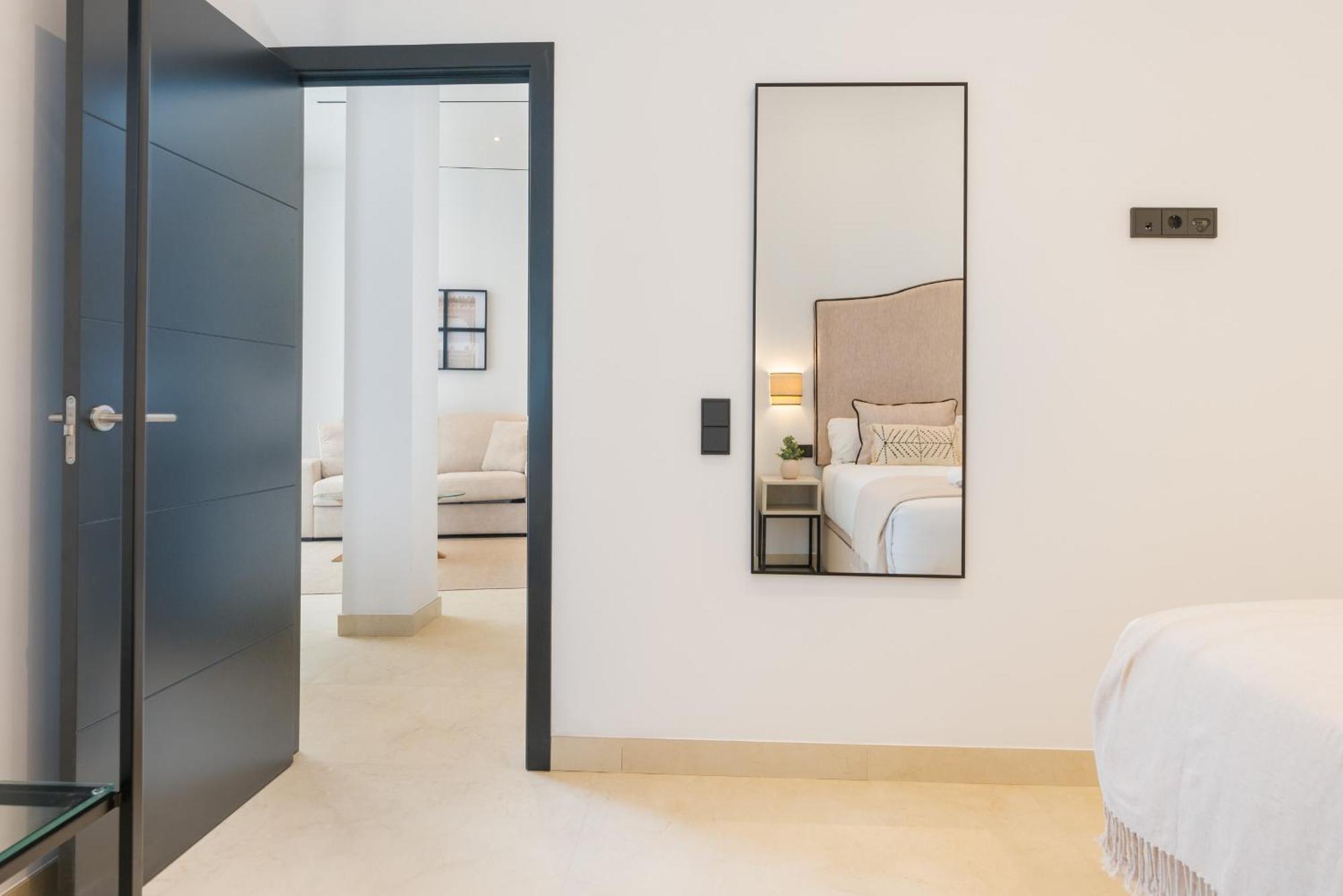 New Design Apartment - Private Patio - Gallos 2 Севиля Екстериор снимка