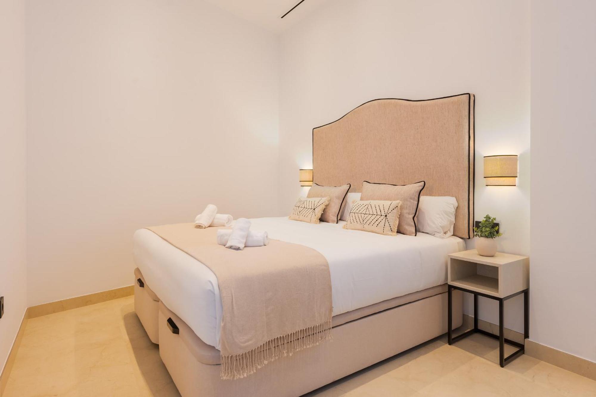 New Design Apartment - Private Patio - Gallos 2 Севиля Екстериор снимка